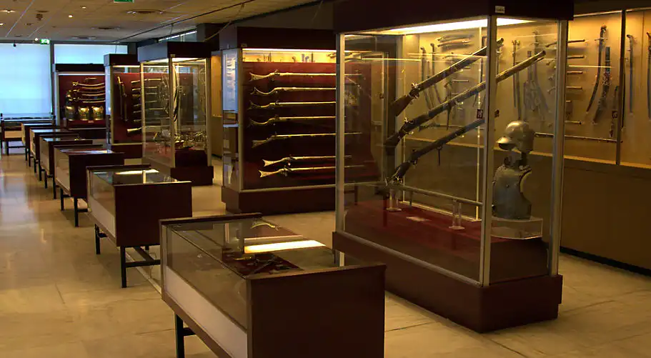 war-museum5 Weapons, manuscripts and paintings from the Greek Revolution of 1821.